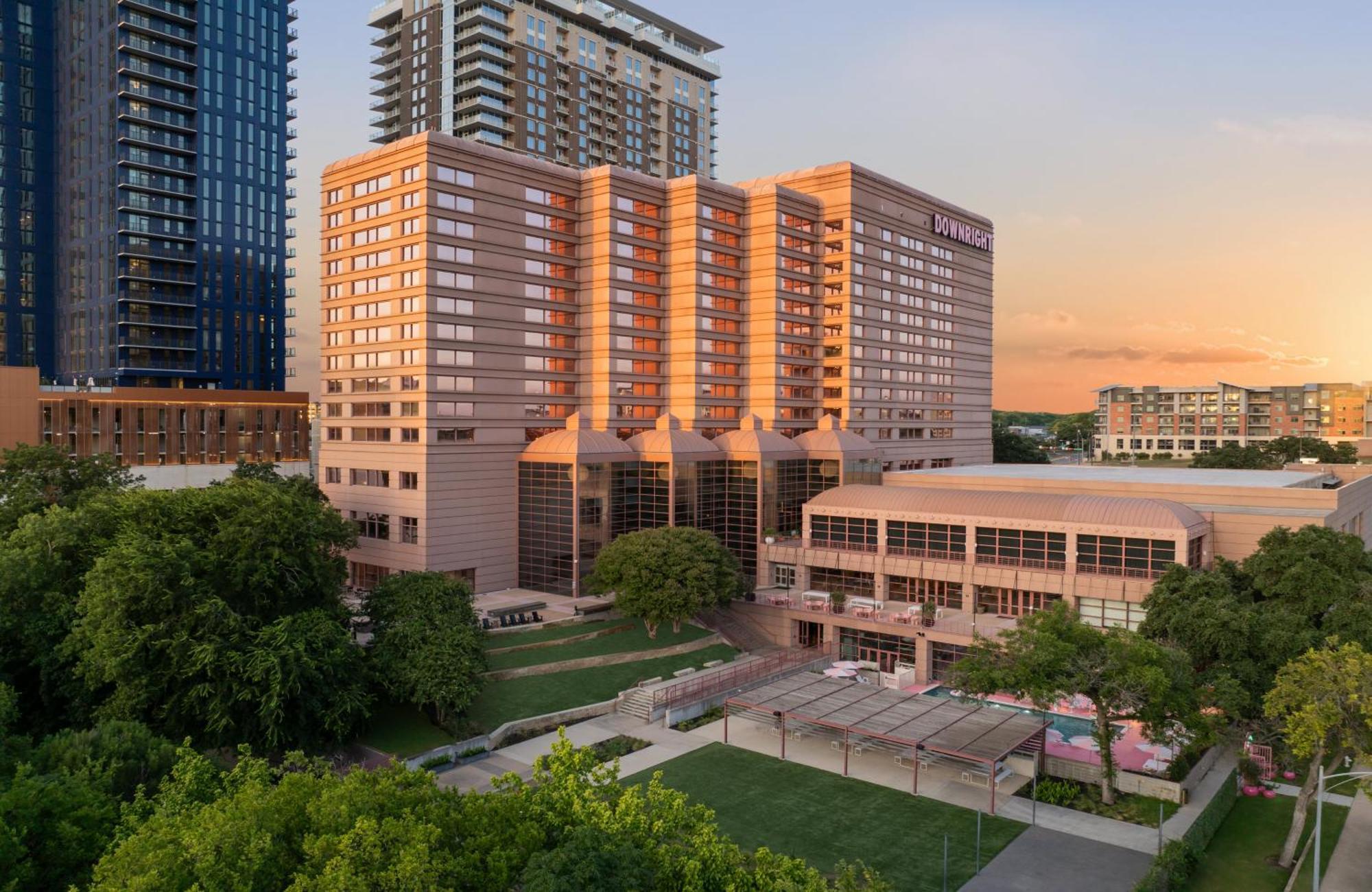 Downright Austin, A Renaissance Hotel Exterior foto